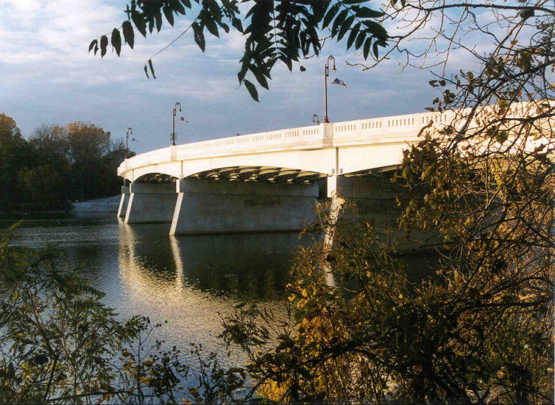 Rotarians Unite for Maumee River Cleanup Project